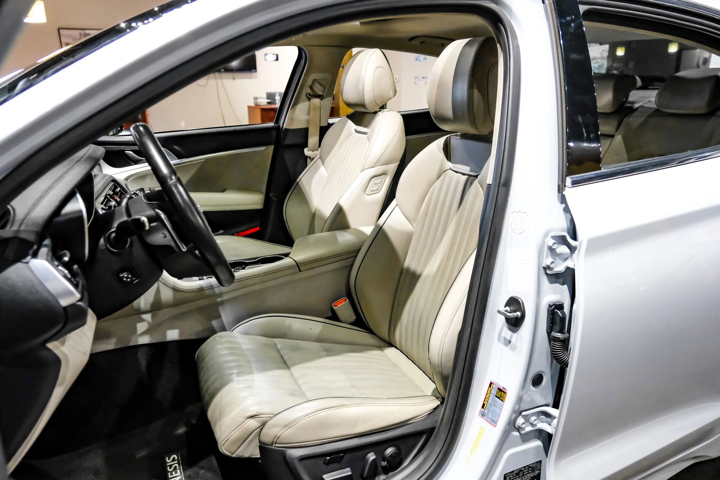 Used 2020 Genesis G70 3.3T w/ Elite Package image 32