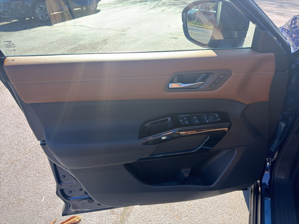 New 2026 Nissan Pathfinder Platinum image 17