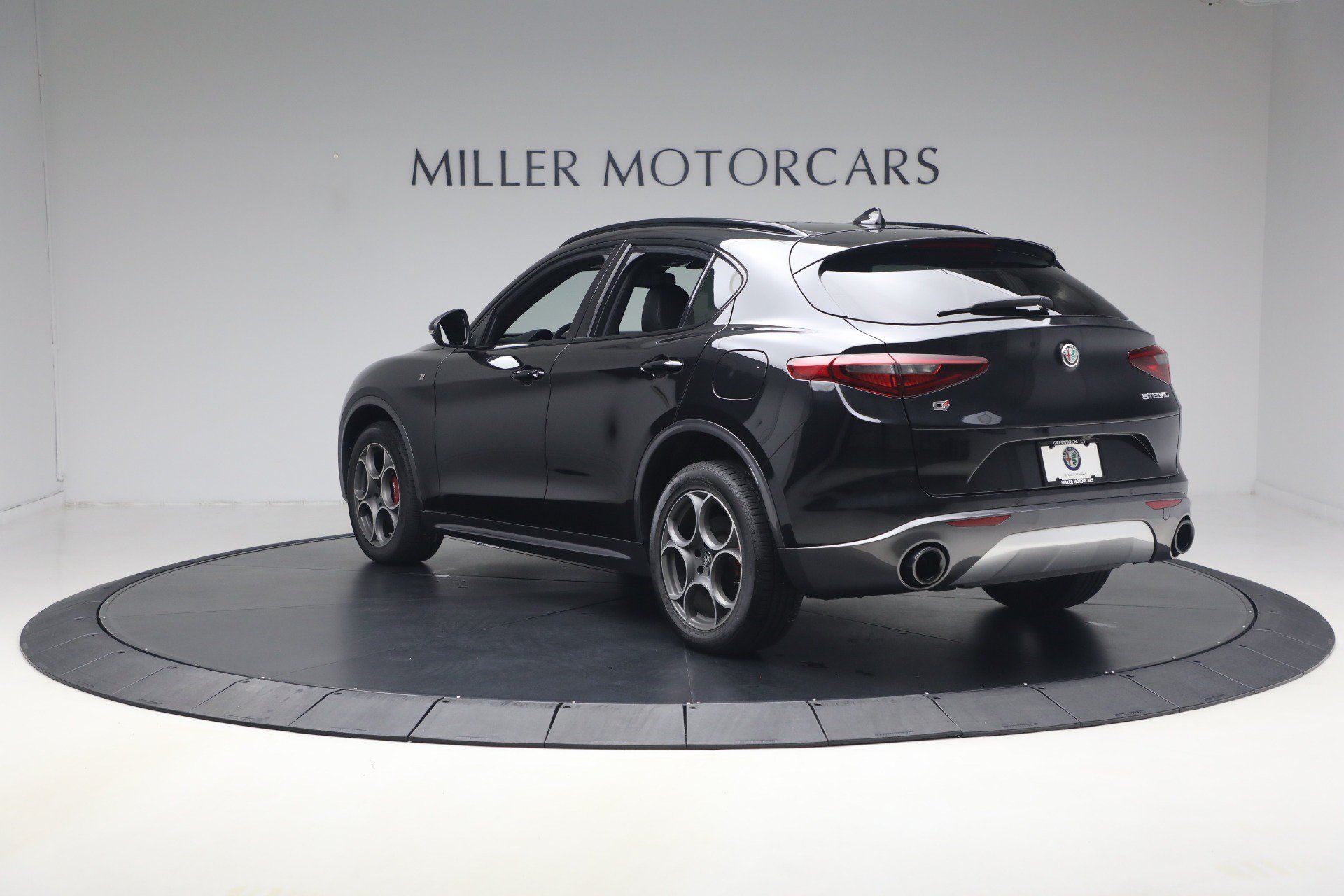 Used 2022 Alfa Romeo Stelvio Ti AWD/4WD image 5