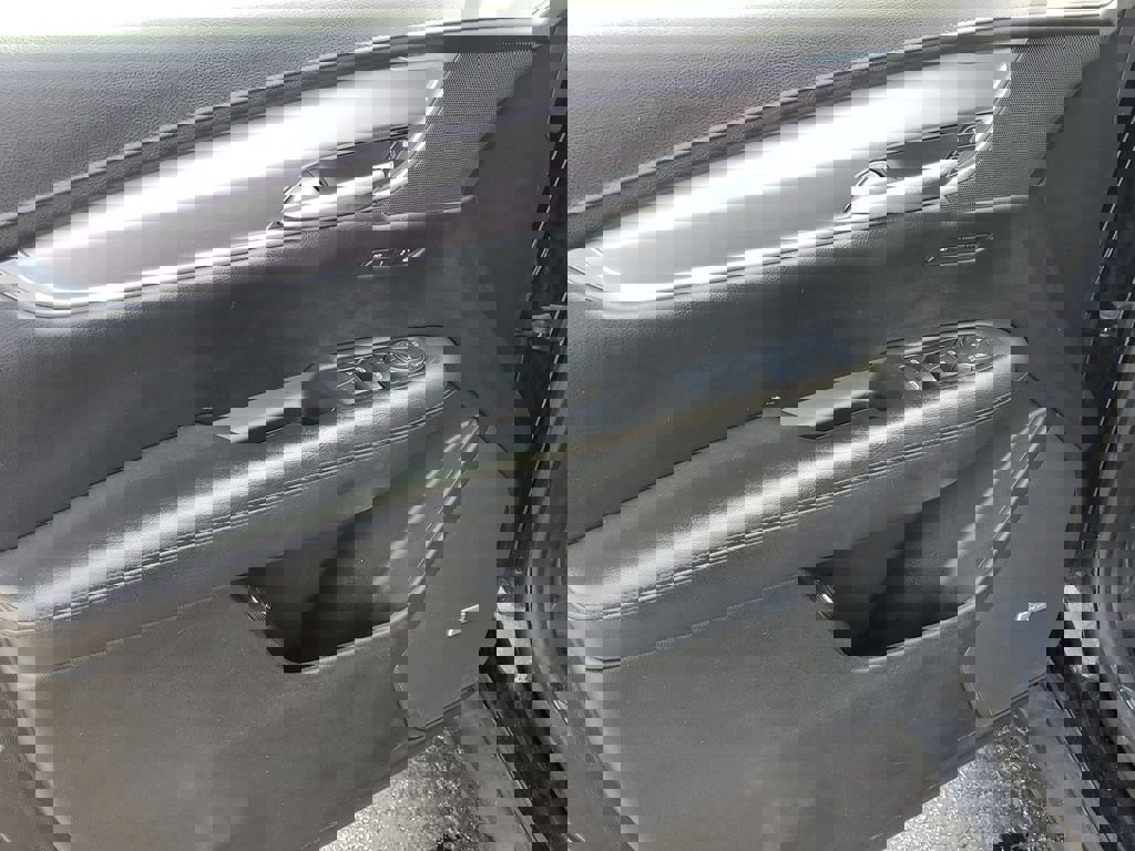 Used 2017 Cadillac XT5 Luxury w/ Driver Awareness Package FWD image 17