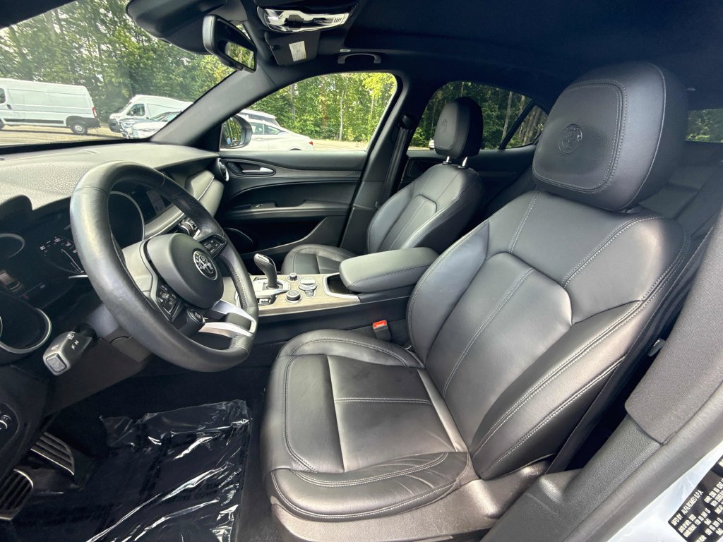 Used 2023 Alfa Romeo Stelvio Ti AWD/4WD image 11