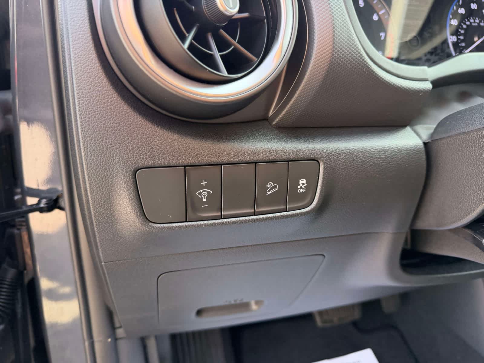 Used 2023 Hyundai Kona SEL AWD/4WD image 17