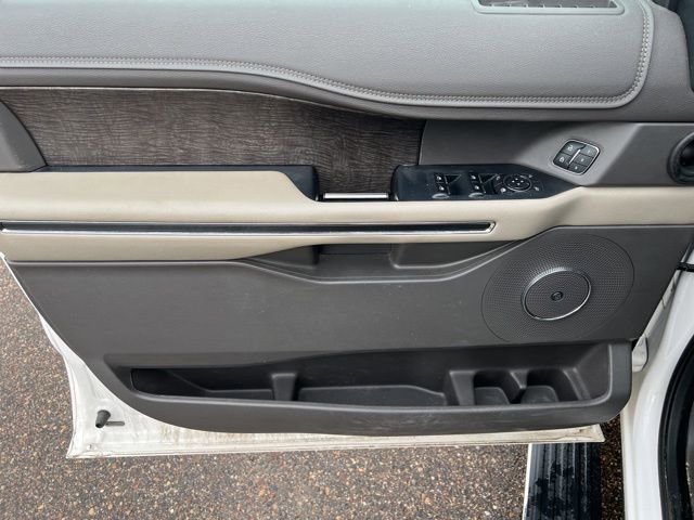 Used 2018 Ford Expedition Limited w/ Equipment Group 301A AWD/4WD image 9