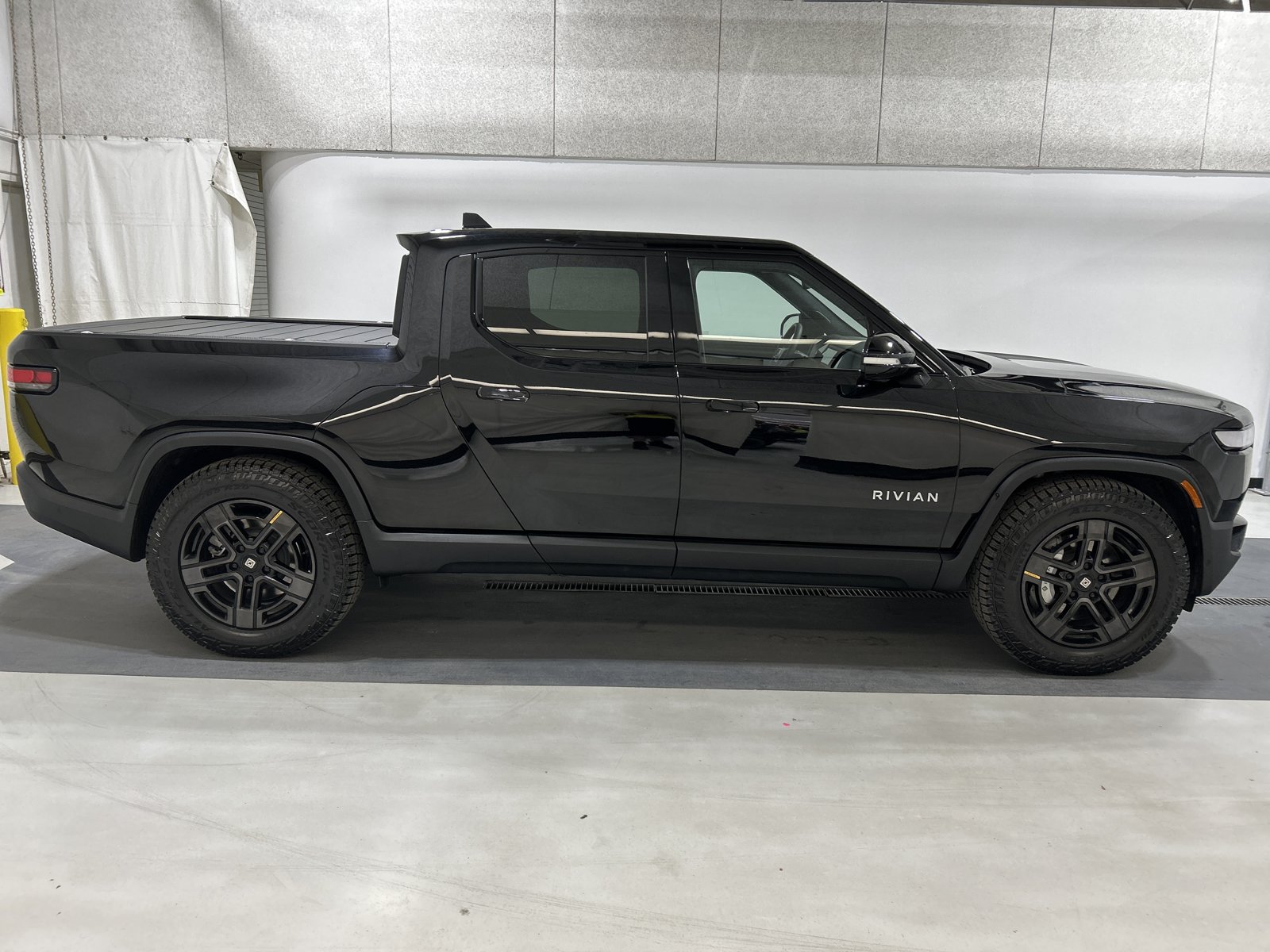 Used 2024 Rivian R1T Adventure AWD/4WD image 6