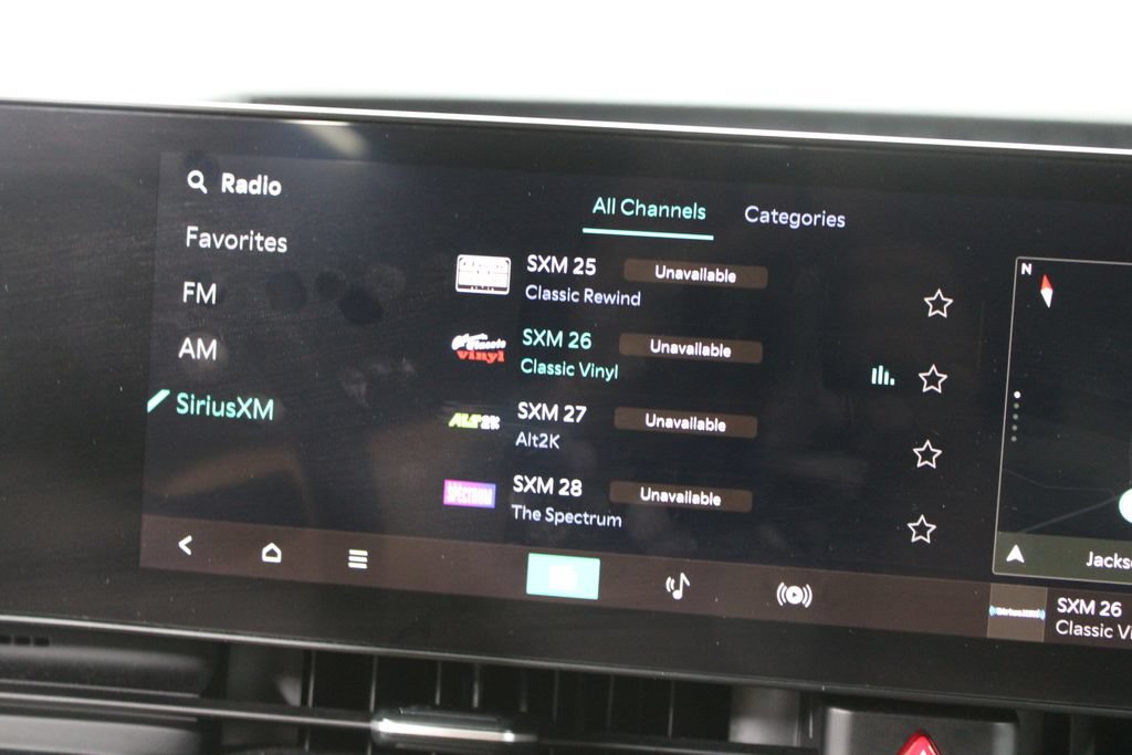 Used 2025 Kia Carnival FWD image 31