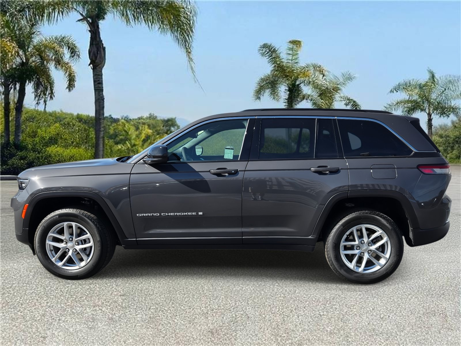 New 2026 Jeep Grand Cherokee Laredo X RWD image 2