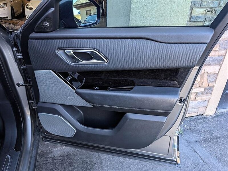 Used 2019 Land Rover Range Rover Velar R-Dynamic SE AWD/4WD image 30