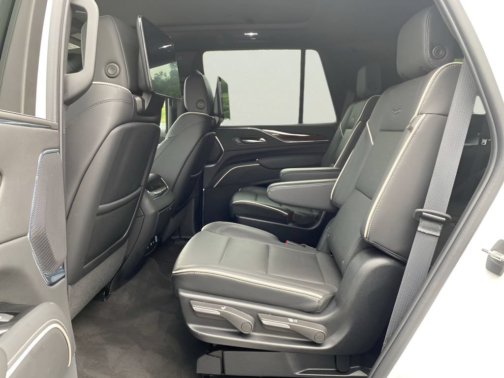 Used 2024 Cadillac Escalade Premium Luxury AWD/4WD image 16