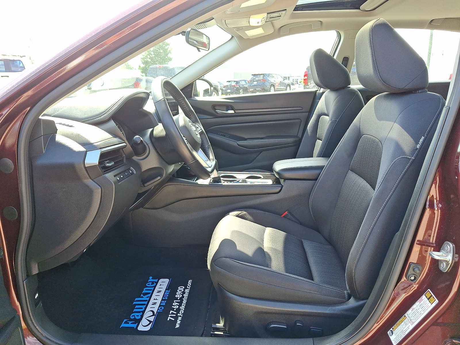Used 2024 Nissan Altima 2.5 SV w/ SV Premium Package FWD image 4