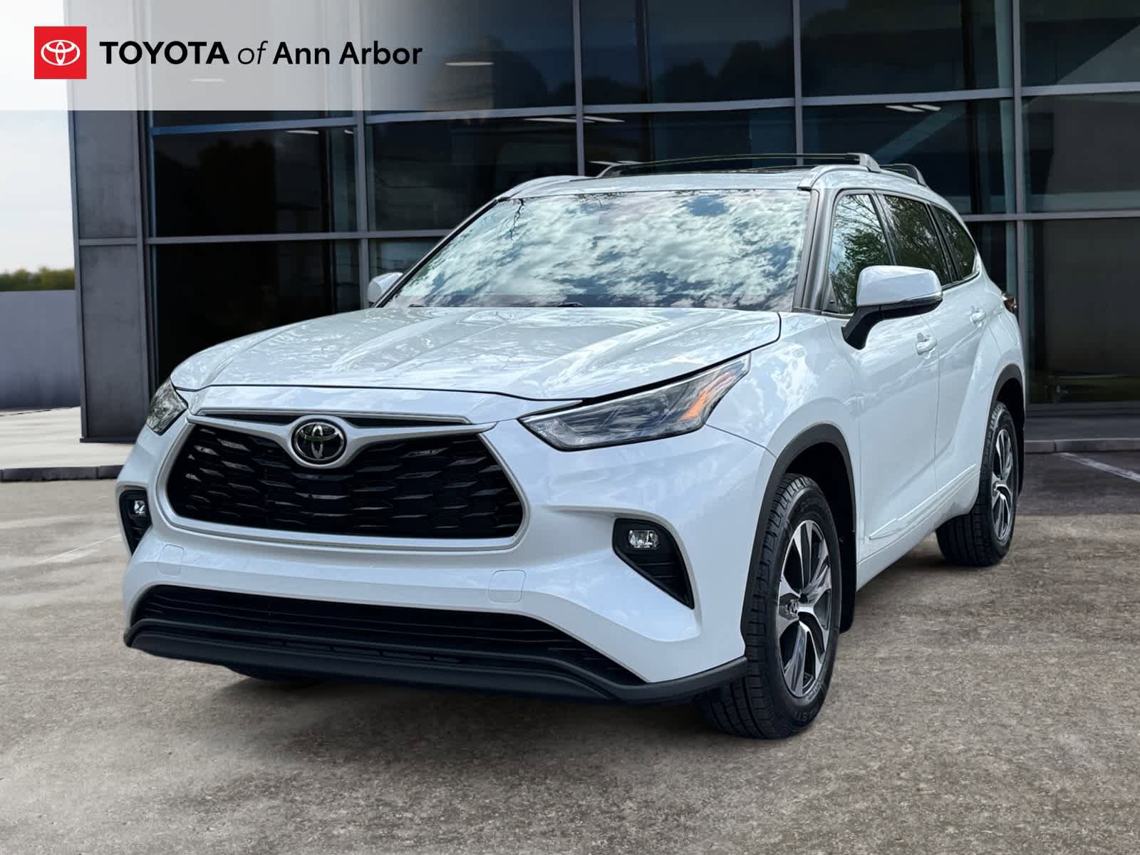 Used 2022 Toyota Highlander XLE AWD/4WD image 9