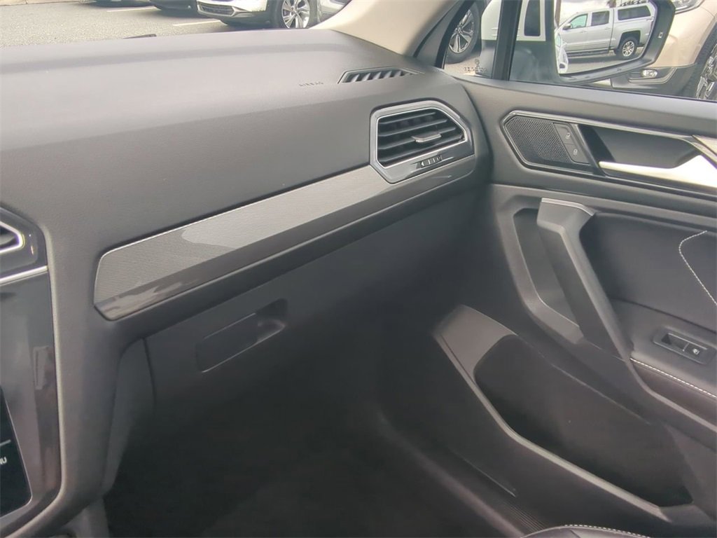 Used 2024 Volkswagen Tiguan SE image 16