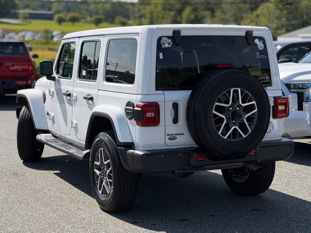 Used 2025 Jeep Wrangler Unlimited Sahara w/ Technology Group AWD/4WD image 3