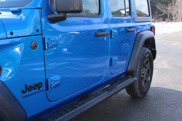 Used 2025 Jeep Wrangler Sport image 44