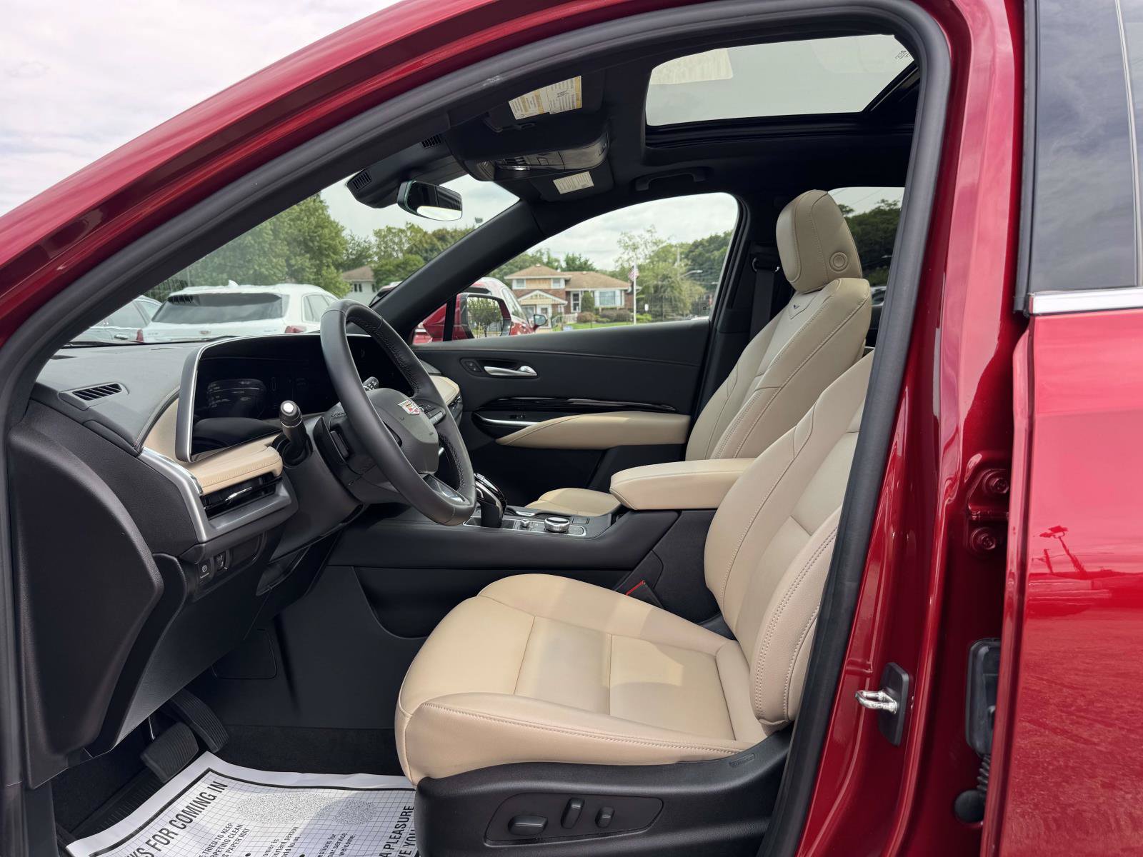 Certified 2024 Cadillac XT4 Luxury w/ Cold Weather Package AWD/4WD image 14