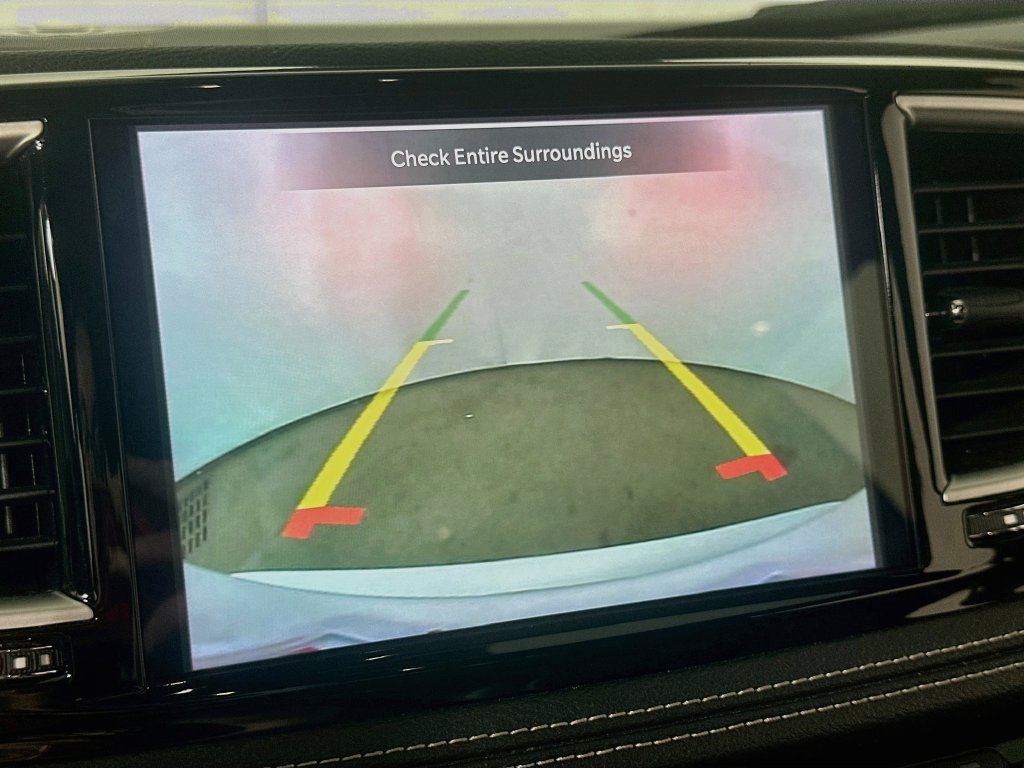 Used 2025 Chrysler Pacifica Limited FWD image 10
