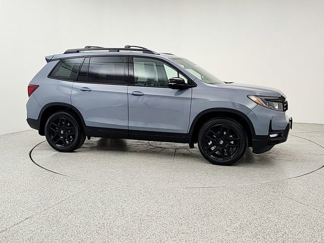 Used 2025 Honda Passport Black Edition image 3