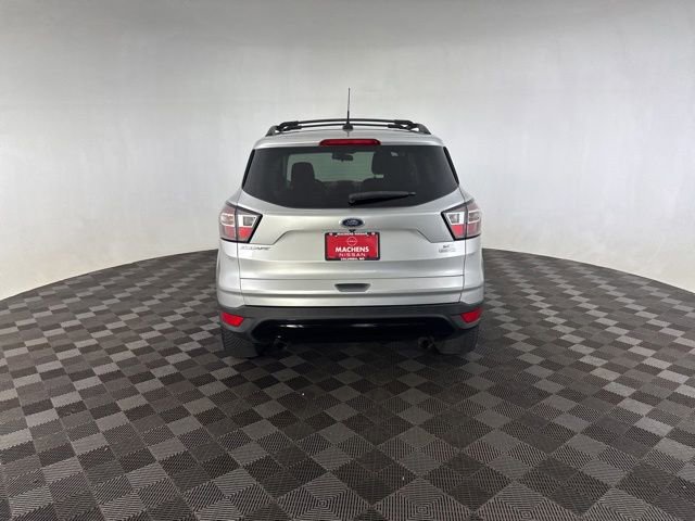 Used 2018 Ford Escape SE w/ SE Sport Appearance Package FWD image 4