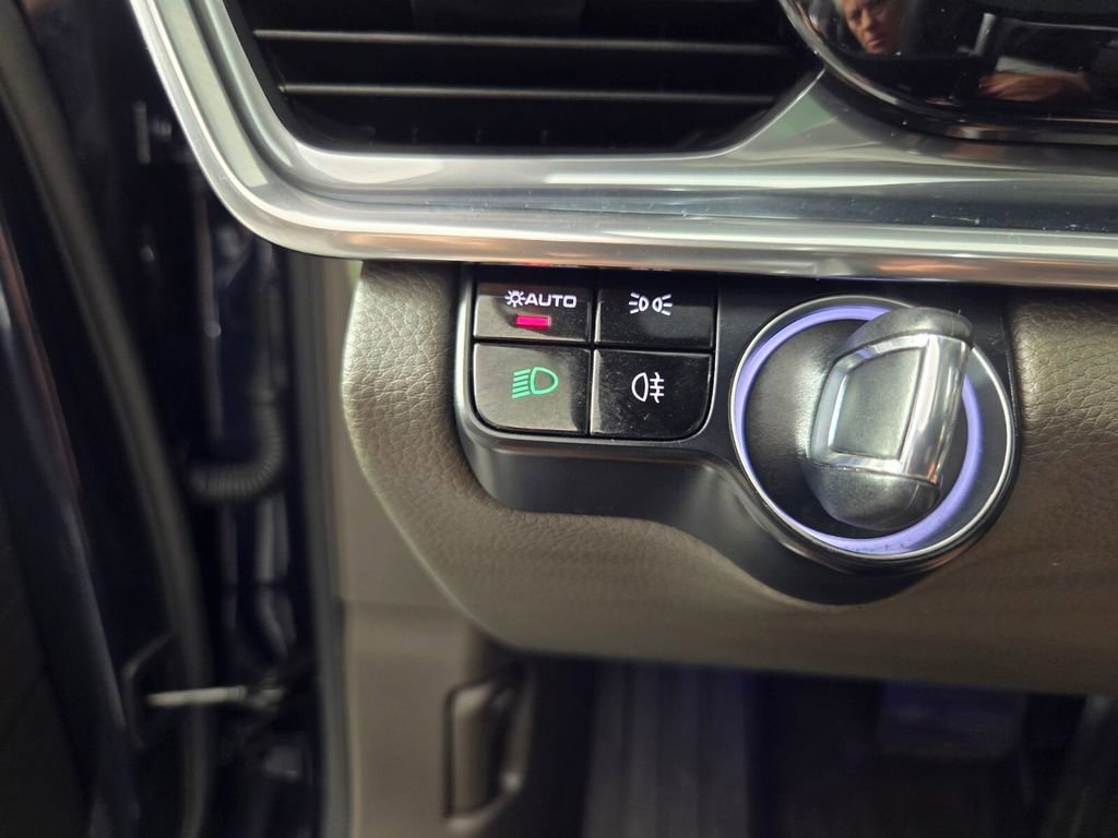 Used 2020 Porsche Panamera 4 w/ Premium Package Plus image 18