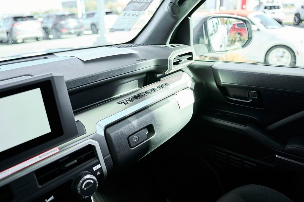 Used 2025 Toyota Tacoma SR5 image 33