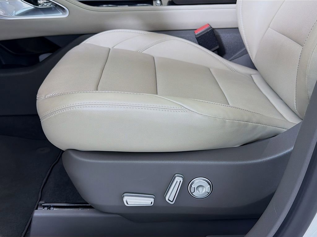 Used 2024 Lincoln Nautilus Premier image 22