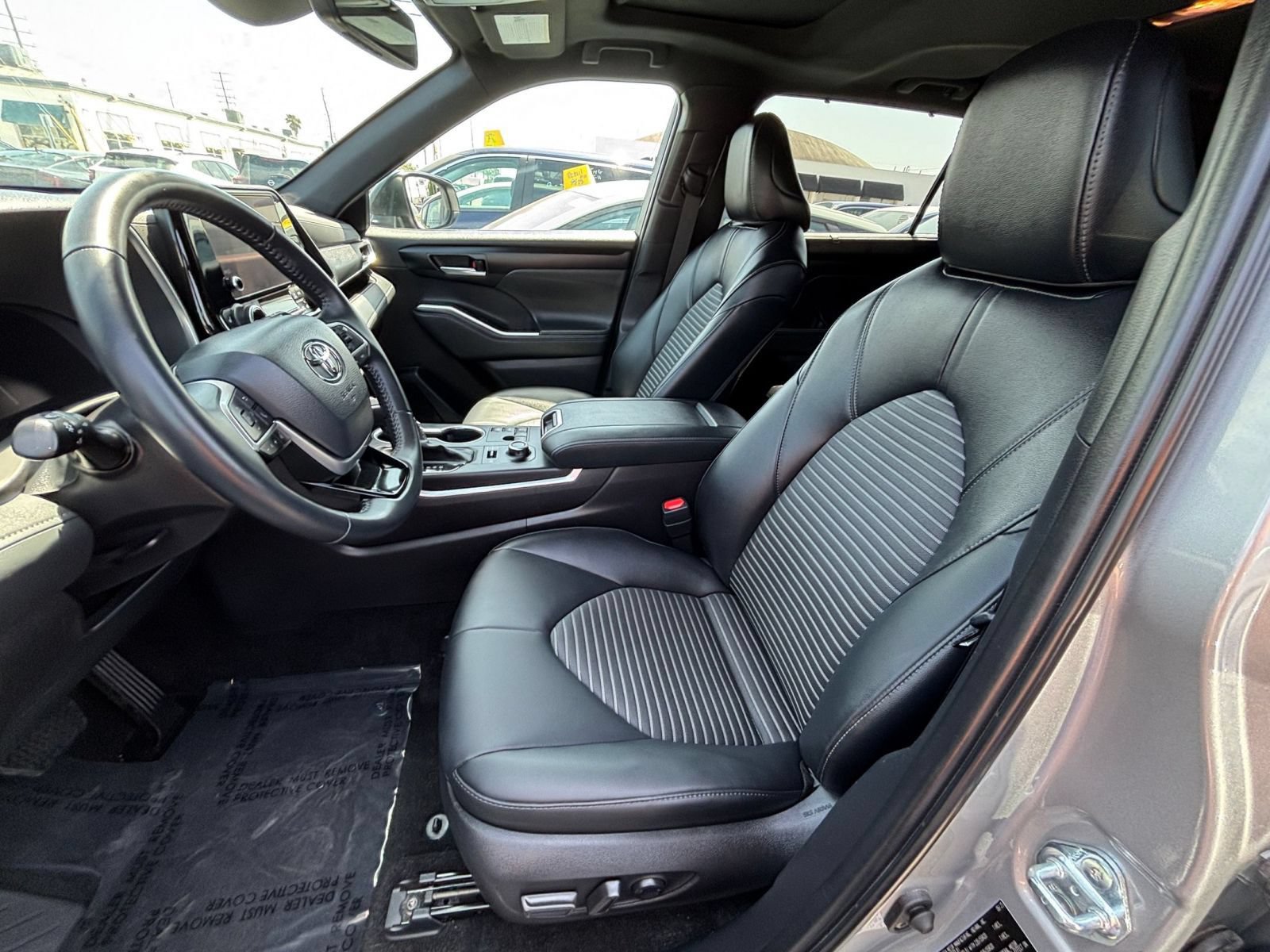 Used 2025 Toyota Highlander XSE AWD/4WD image 27