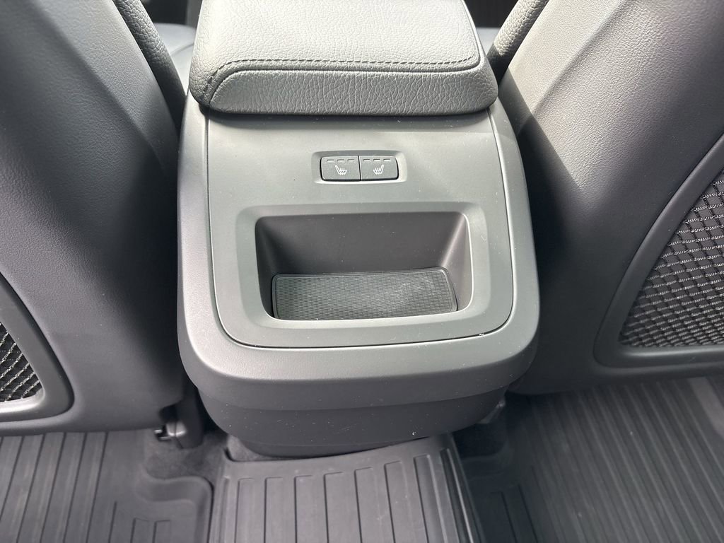 Used 2022 Volvo XC60 B5 Momentum w/ Climate Package image 22