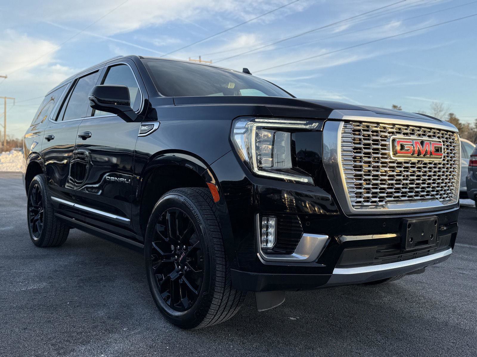 Used 2024 GMC Yukon Denali w/ Denali Reserve Package image 3