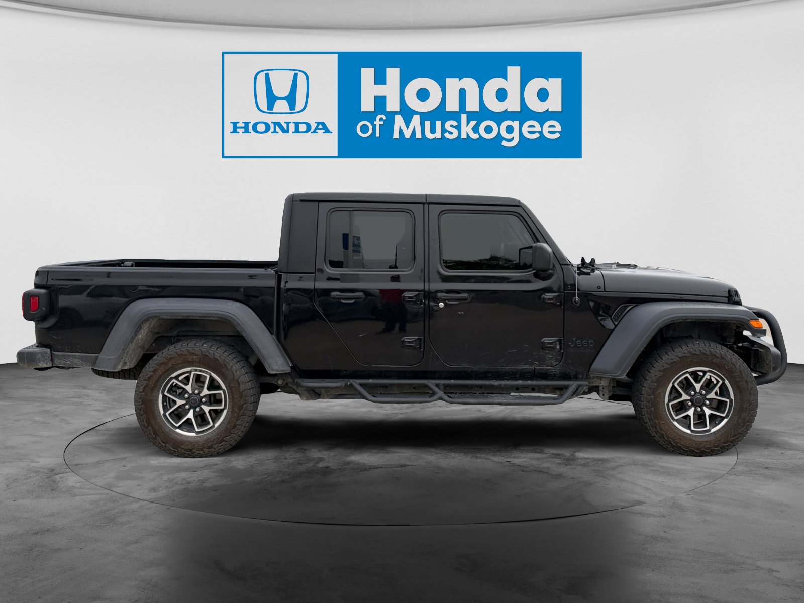 Used 2023 Jeep Gladiator Sport AWD/4WD image 4