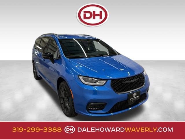 New 2026 Chrysler Pacifica Select w/ S Appearance Package