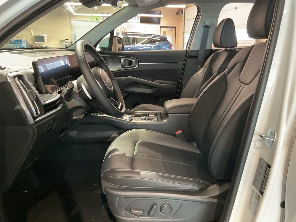 New 2025 Kia Sorento EX image 9