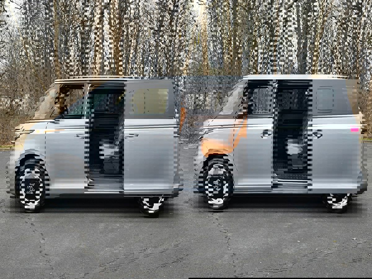 Used 2025 Volkswagen ID. Buzz Pro S image 4