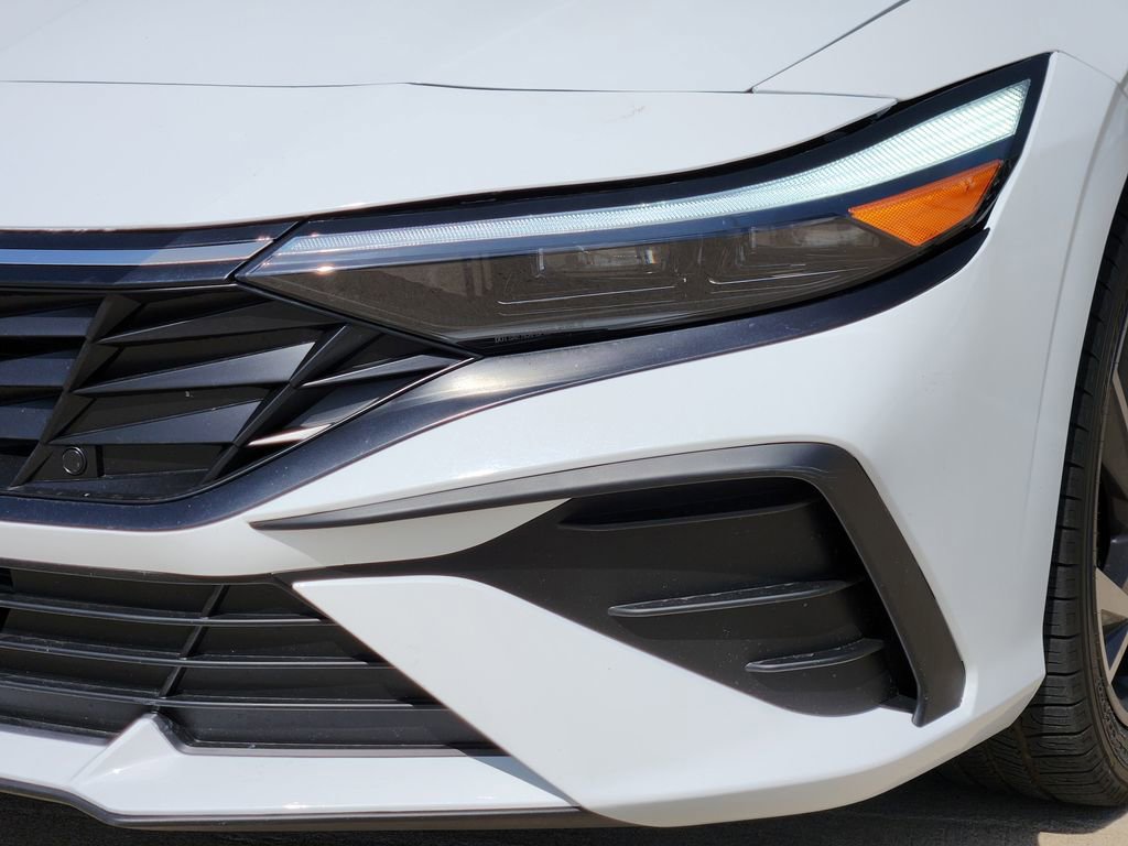 Used 2025 Hyundai Elantra SEL image 13