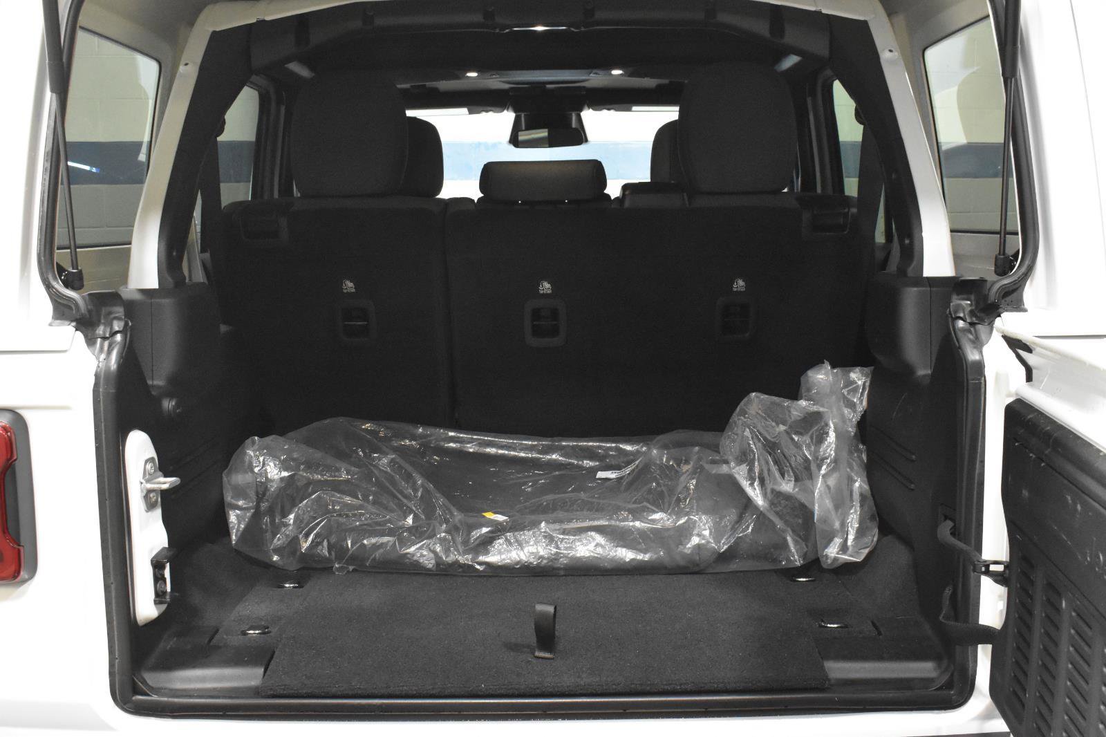 Used 2025 Jeep Wrangler Sahara image 26