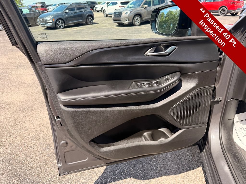 Used 2024 Jeep Grand Cherokee Altitude AWD/4WD image 16