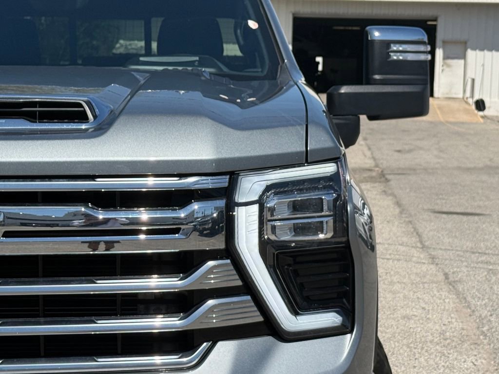 Used 2024 Chevrolet Silverado 3500 High Country w/ Technology Package image 5