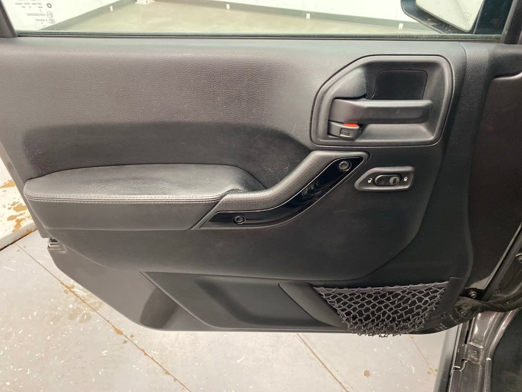 Used 2016 Jeep Wrangler Unlimited Sahara AWD/4WD image 11