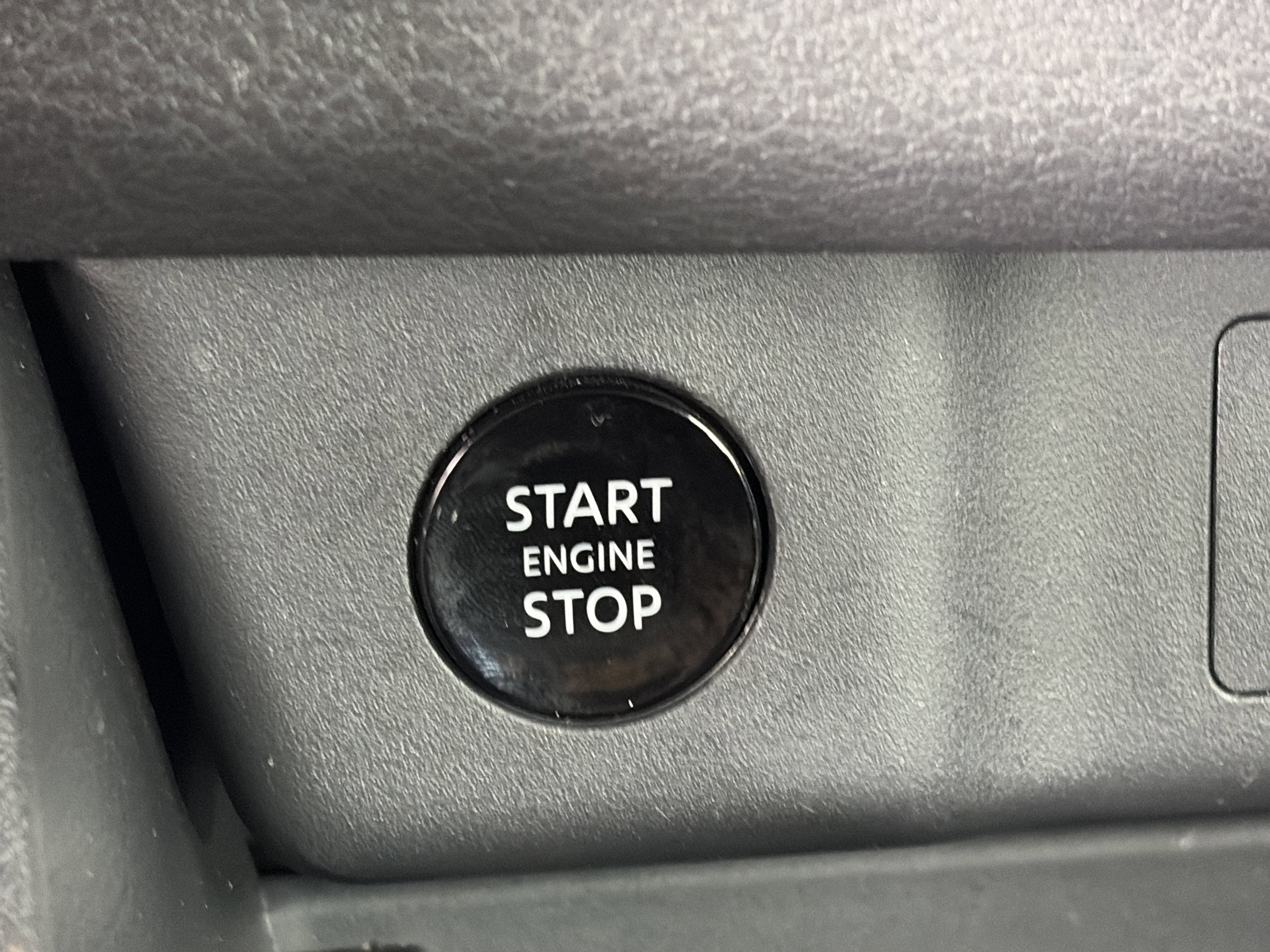 Certified 2025 Nissan Rogue SV image 25