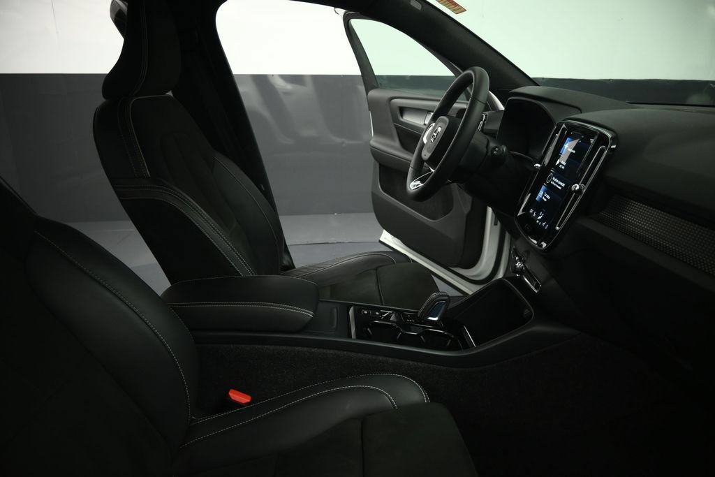 Used 2022 Volvo XC40 T5 R-Design AWD/4WD image 54