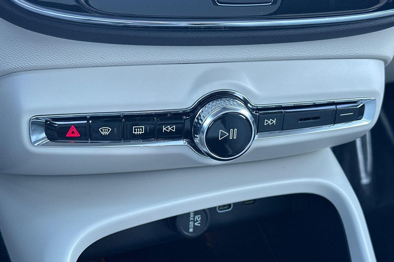 New 2026 Volvo XC40 B5 Ultra w/ Climate Package image 23