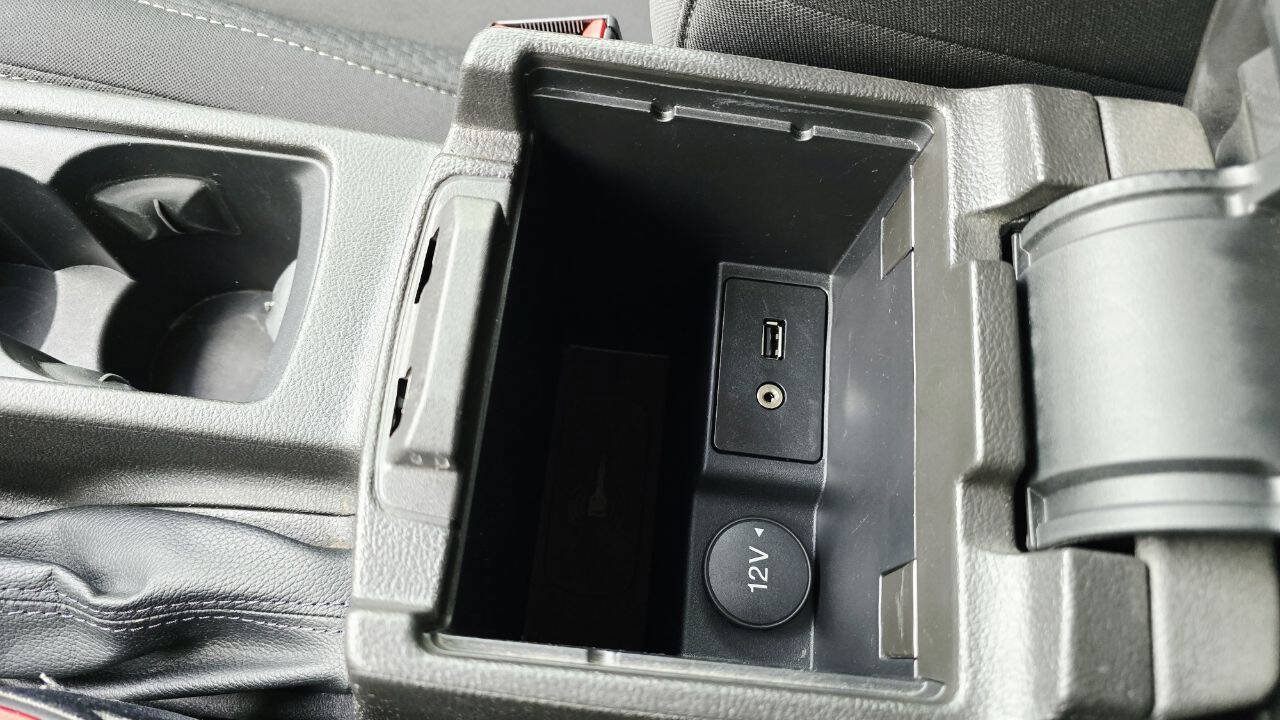 Used 2016 Ford Focus SE w/ Equipment Group 201A FWD image 21