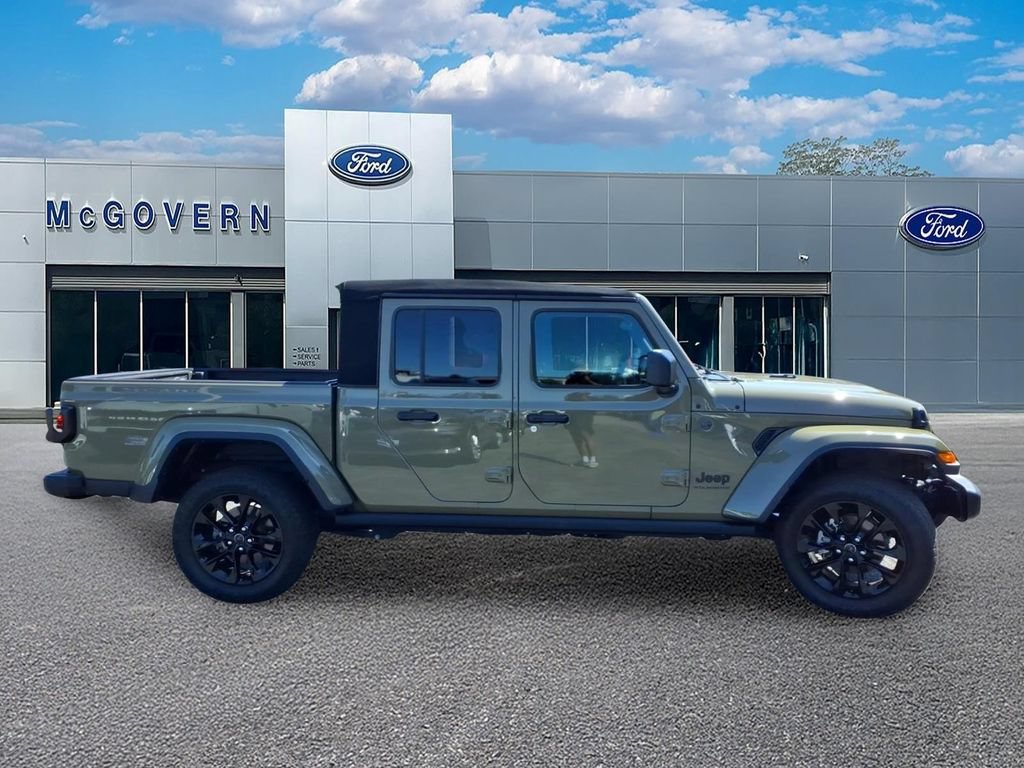 Used 2025 Jeep Gladiator Sport AWD/4WD image 5