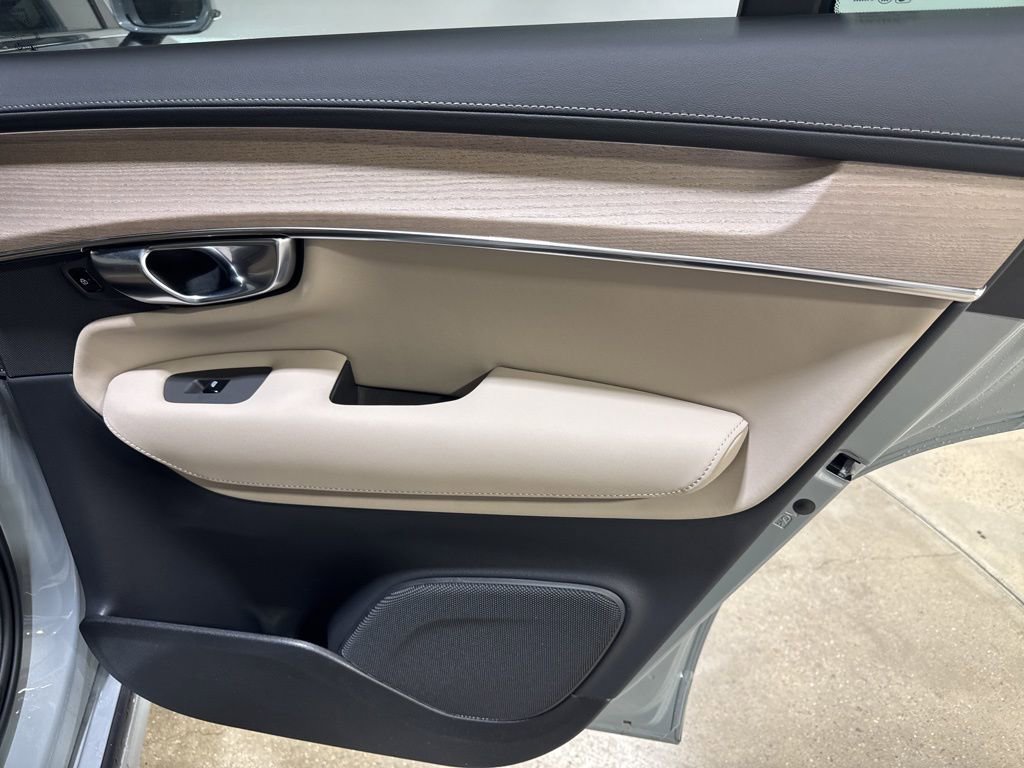 New 2026 Volvo XC90 T8 Plus w/ Protection Package Premier AWD/4WD image 23