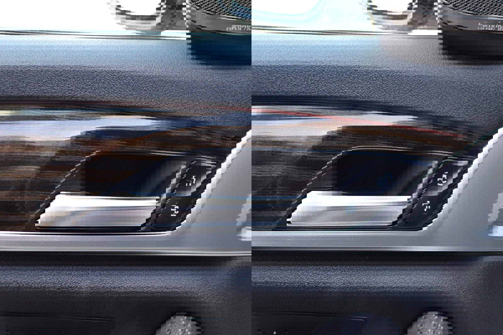 Used 2021 BMW 530i w/ M Sport Package image 24