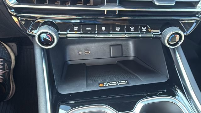 New 2026 Chevrolet Traverse LT w/ Sun and Wheel Package FWD image 17