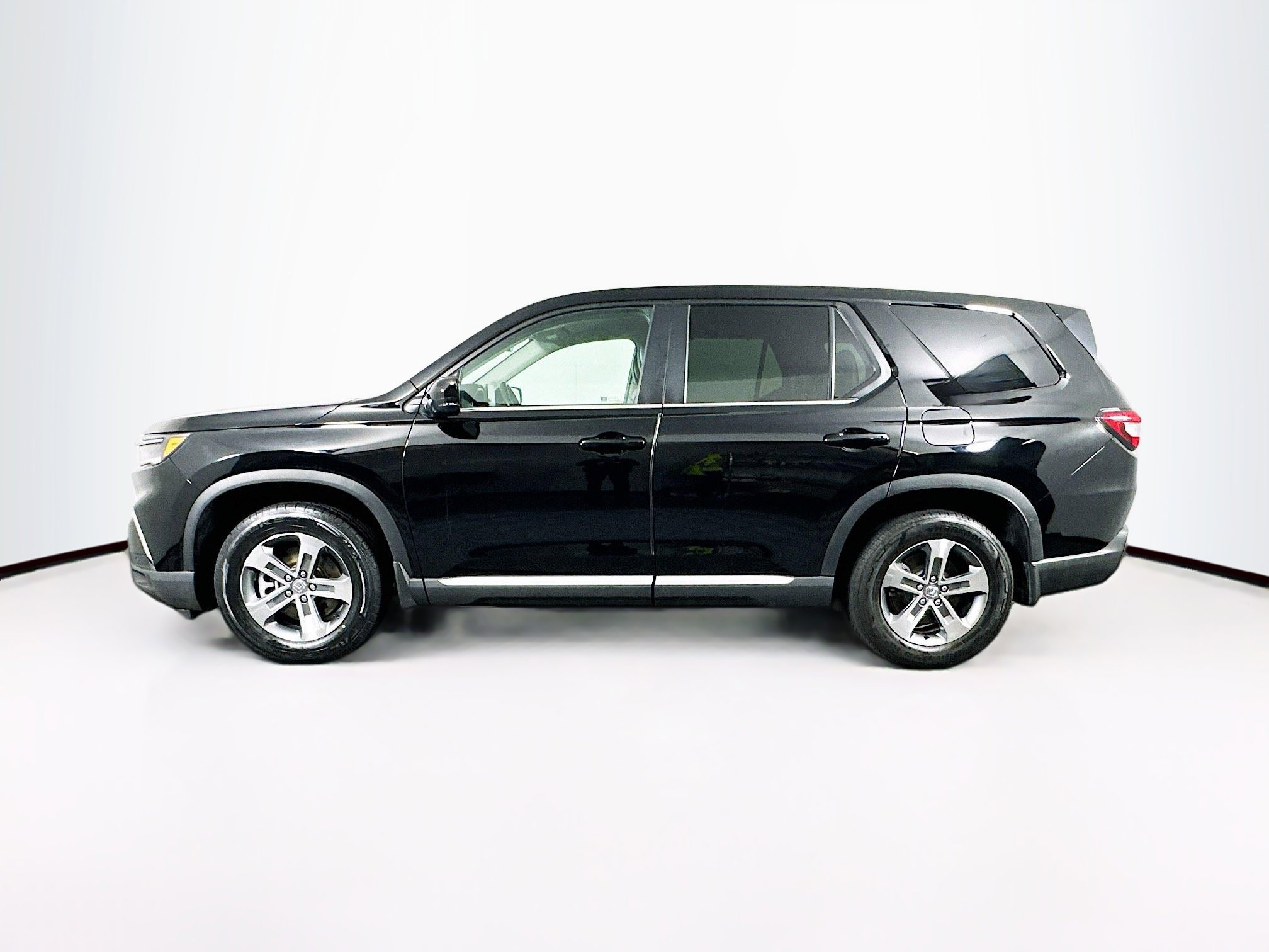 Used 2025 Honda Pilot EX-L image 4