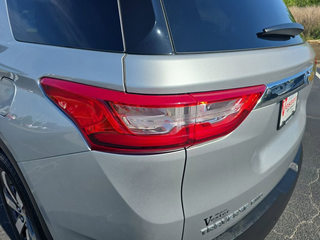 Used 2020 Chevrolet Traverse LT w/ LT Premium Package image 36