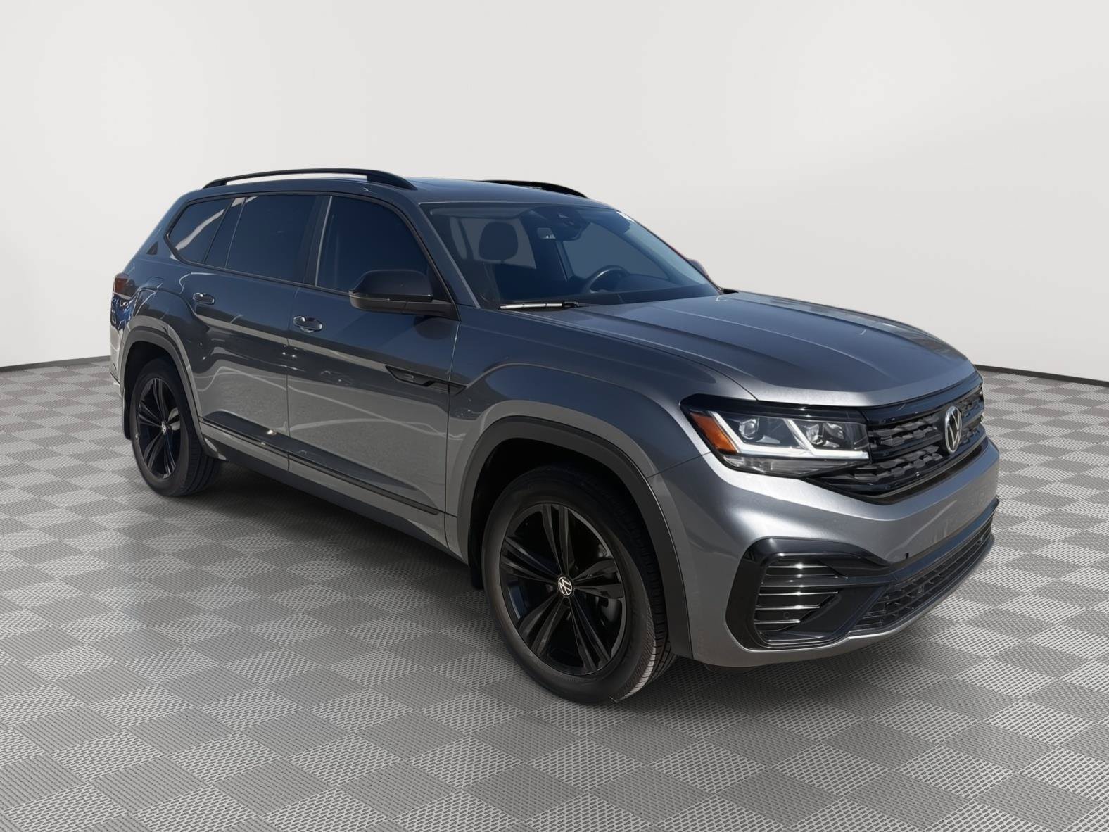 Certified 2022 Volkswagen Atlas SEL R-Line AWD/4WD image 3