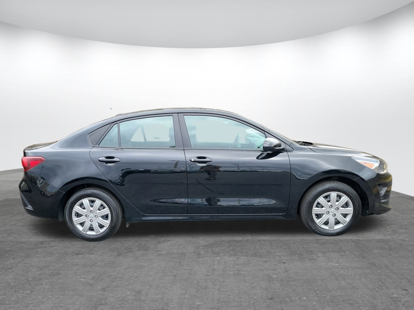 Used 2023 Kia Rio LX image 2