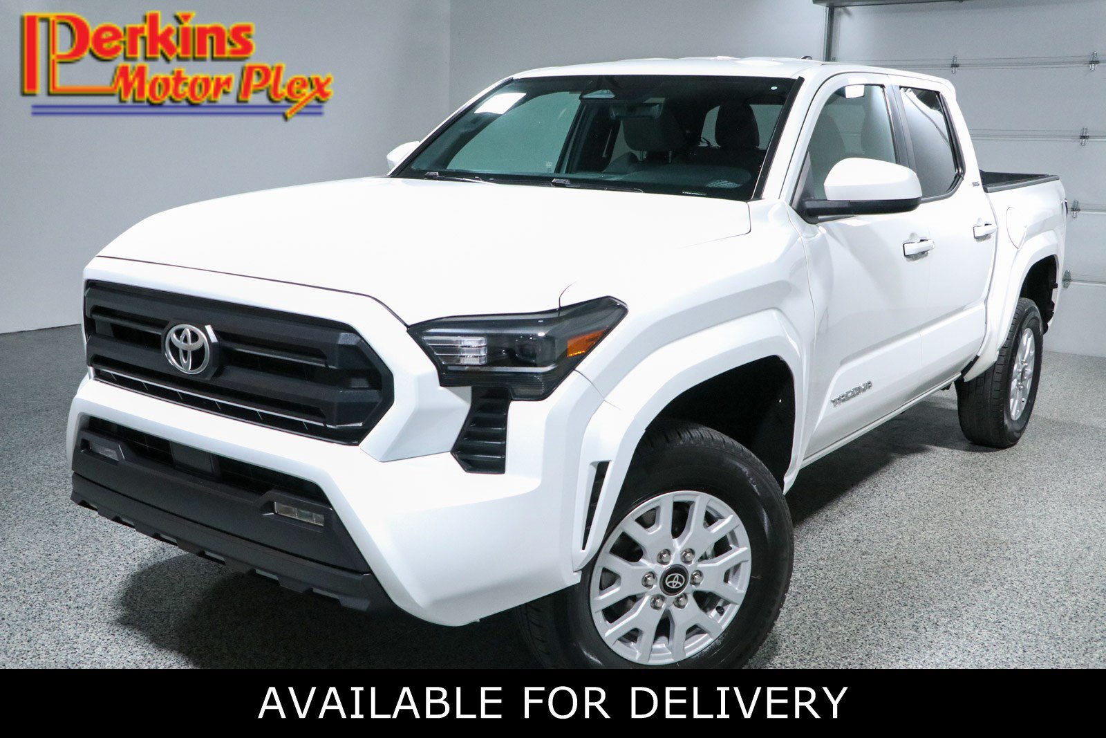 Used 2024 Toyota Tacoma SR5 AWD/4WD image 1