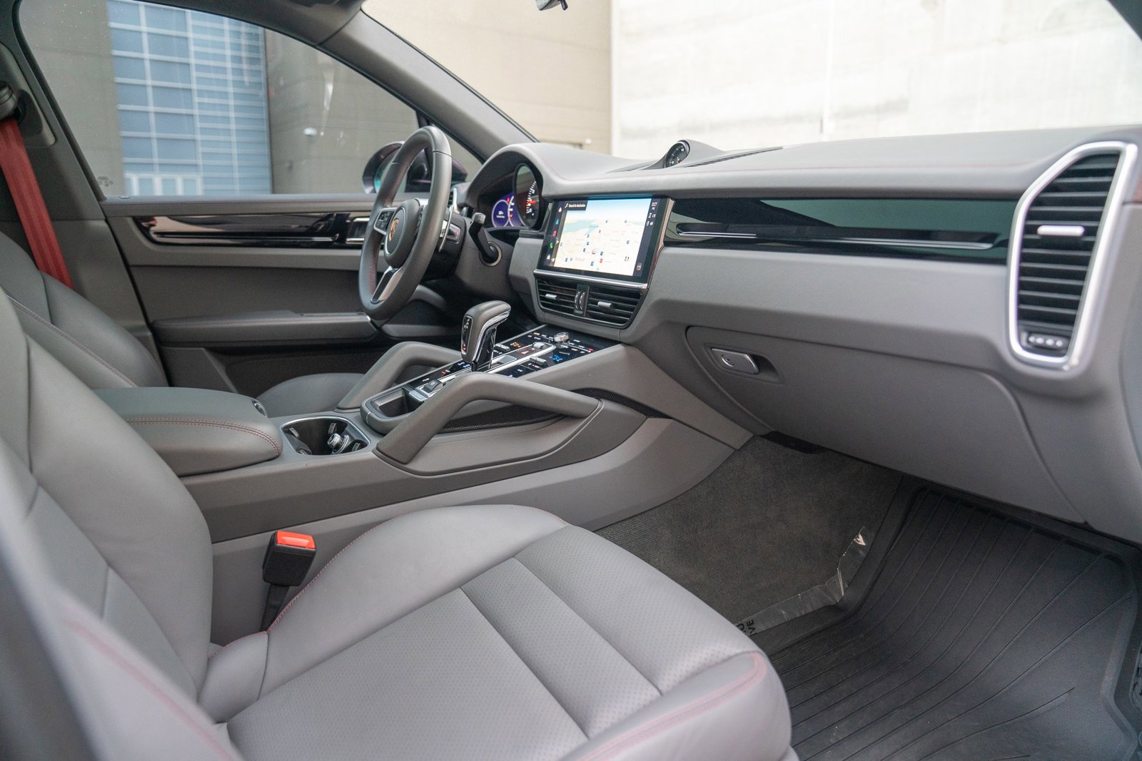 Used 2023 Porsche Cayenne image 28